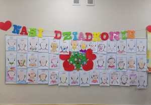 Galeria portretów babć i dziadków wykonanych przez dzieci.